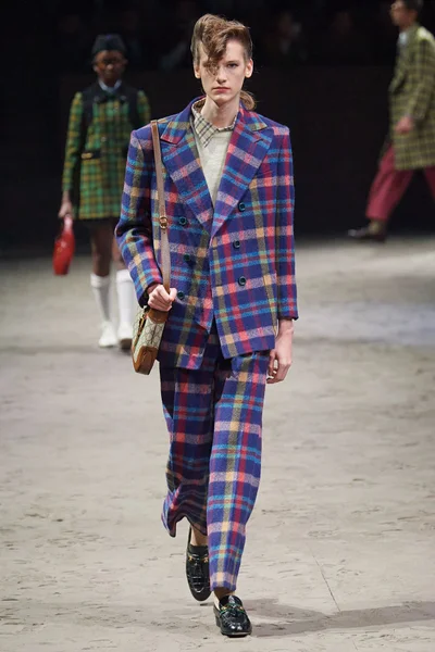 Look 43